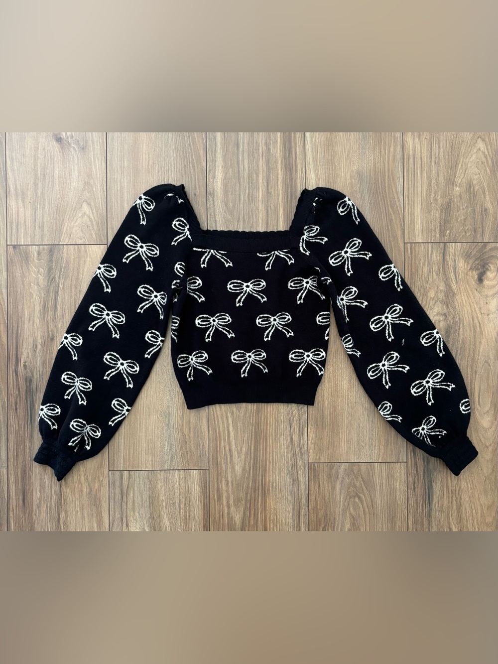 Willow & Wind Black Bow Ribbon Cropped Sweater